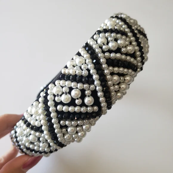 Luxury Faux Pearl and Black Beaded  Female Baroque Sponge Headband - Picture 6 of 6